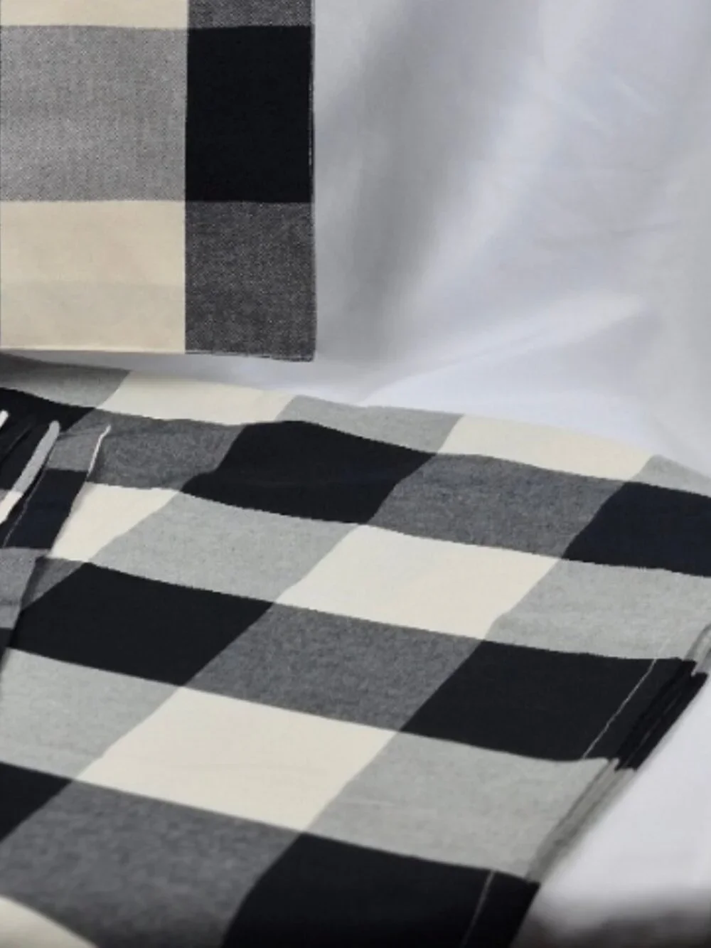 Pottery Barn Buffalo Checkered Table Runner, Table Cloth/Throw & 6 Napkins
